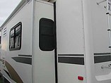 2004 Fleetwood Triumph Regency Photo #5
