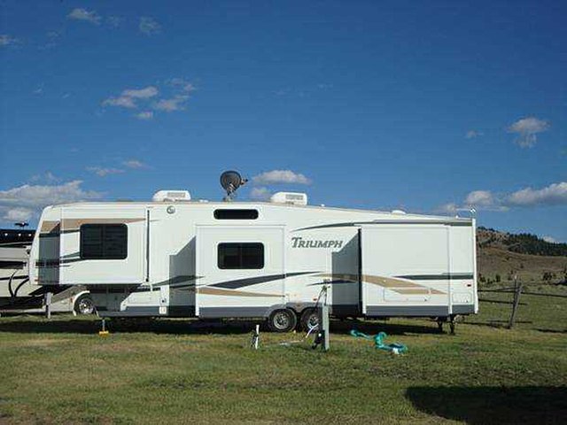2005 Fleetwood Triumph Photo