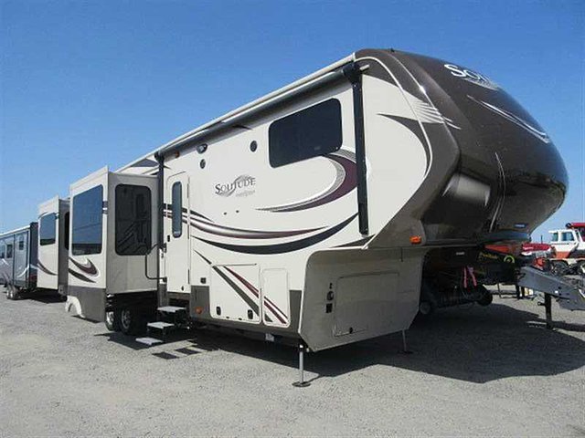 16 Grand Design Solitude