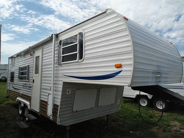 2004 Gulf Stream Ameri-Lite Photo