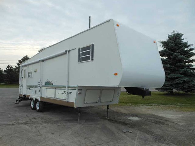 2003 Gulf Stream Conquest Photo