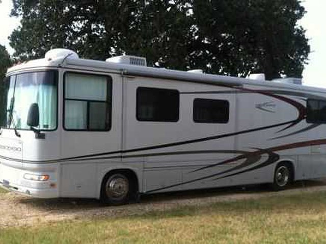 2004 Gulf Stream Crescendo Photo