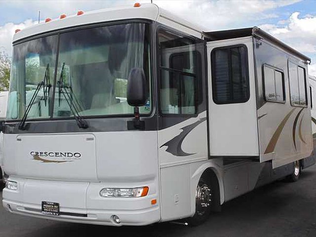2006 Gulf Stream Crescendo Photo