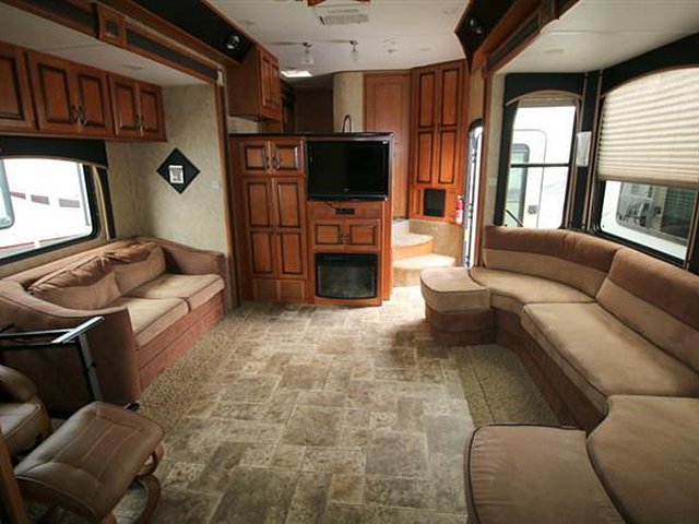 2012 Gulf Stream Endura Photo
