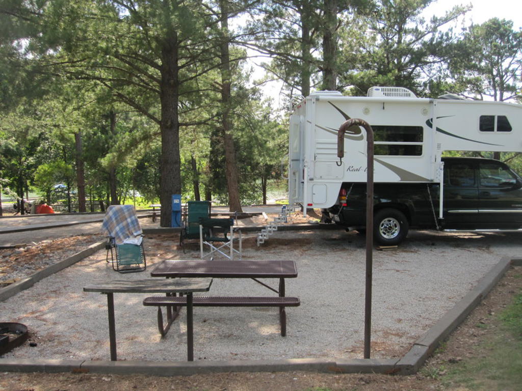 2010 Palomino Real-Lite, Grand rapids, MI US, $12,500.00, Truck Campers 2010 Palomino Real Lite Truck Camper
