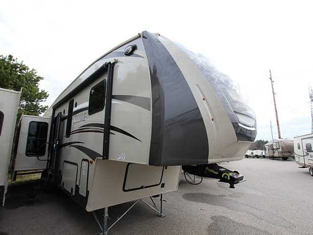 2015 Palomino Sabre Photo