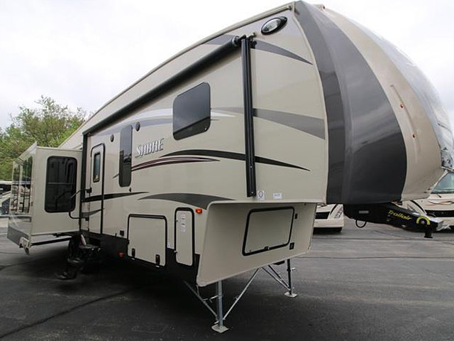2016 Palomino Sabre Photo