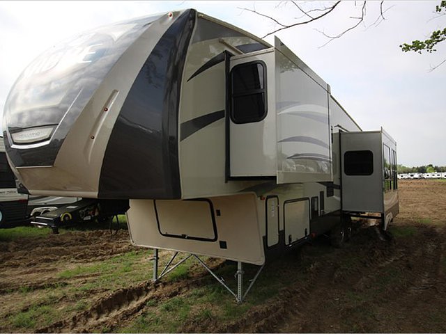 2015 Palomino Sabre Photo