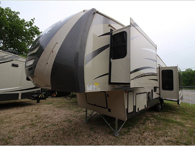 2015 Palomino Sabre Photo