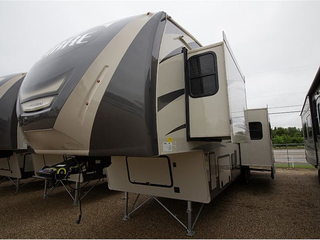 2016 Palomino Sabre Photo