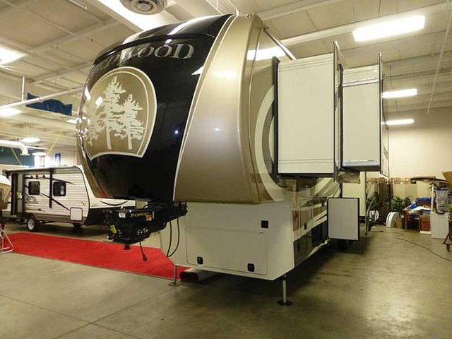 15 Redwood RV