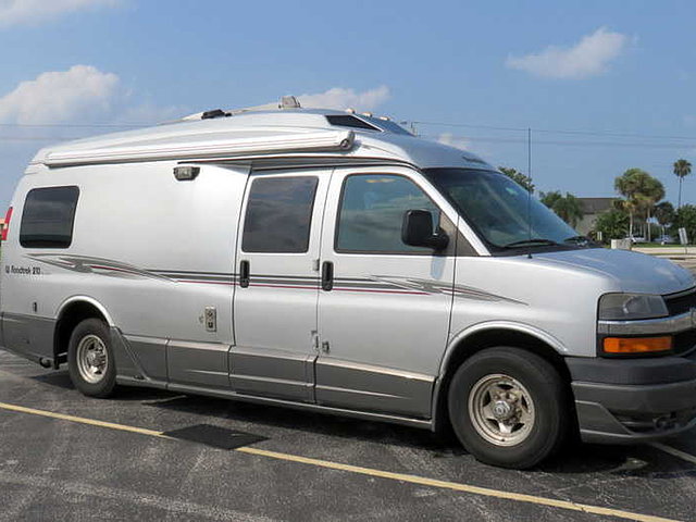 2008 Roadtrek Versatile Photo