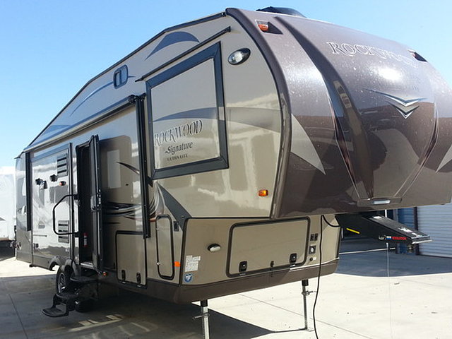 2016 Rockwood Signature Ultra-Lite Photo