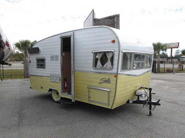 2015 Shasta Airflyte Photo