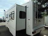2002 Thor Industries Komfort Photo #2