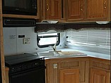2001 Thor Industries Tahoe Photo #12
