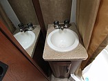 2016 Thor Motor Coach Axis Photo #13
