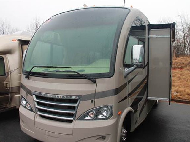2015 Thor Motor Coach Axis Photo