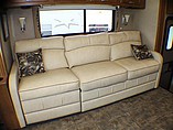 2015 Thor Motor Coach Challenger Photo #5
