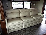 2015 Thor Motor Coach Challenger Photo #5