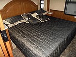 2015 Thor Motor Coach Challenger Photo #12