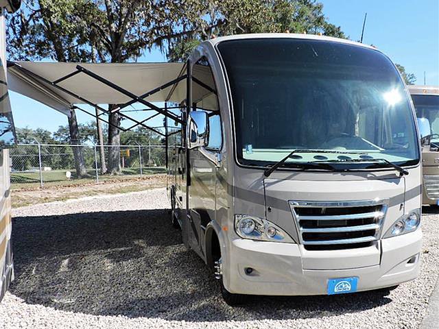 2015 Thor Motor Coach Axis Photo