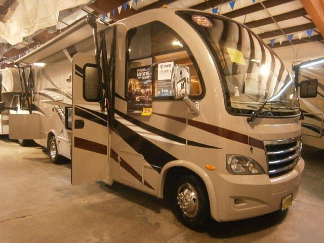 2015 Thor Motor Coach Axis Photo