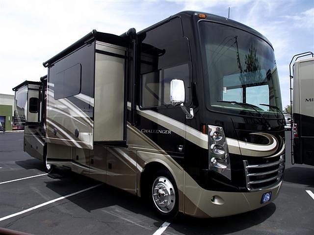 15 Thor Motor Coach Challenger