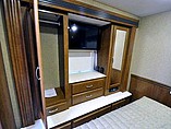 2015 Thor Motor Coach Challenger Photo #12