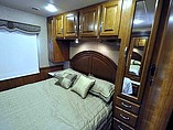 2015 Thor Motor Coach Challenger Photo #13