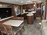 15 Thor Motor Coach Challenger