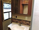 2015 Thor Motor Coach Challenger Photo #8