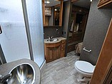 2016 Thor Motor Coach Challenger Photo #13
