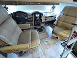 2016 Thor Motor Coach Challenger Photo #19