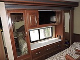 2015 Thor Motor Coach Challenger Photo #5