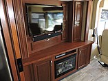 2015 Thor Motor Coach Challenger Photo #16