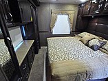2016 Thor Motor Coach Challenger Photo #10