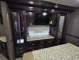 2016 Thor Motor Coach Challenger Photo #11