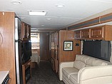 2015 Thor Motor Coach Challenger Photo #13