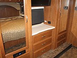 2015 Thor Motor Coach Challenger Photo #19