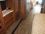 2015 Thor Motor Coach Challenger Photo #20