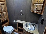 2016 Thor Motor Coach Challenger Photo #8