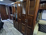 2015 Thor Motor Coach Challenger Photo #14