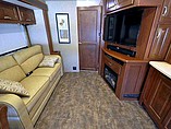 2015 Thor Motor Coach Challenger Photo #7