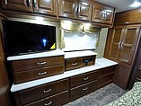 2015 Thor Motor Coach Challenger Photo #11