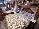 2015 Thor Motor Coach Challenger Photo #13