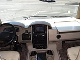 2015 Thor Motor Coach Challenger Photo #12