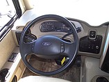 2015 Thor Motor Coach Challenger Photo #13