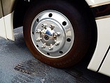 2015 Thor Motor Coach Challenger Photo #8