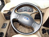2015 Thor Motor Coach Challenger Photo #14